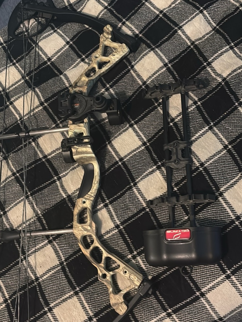 Realtree Camo Compound Bow in Beige and Black